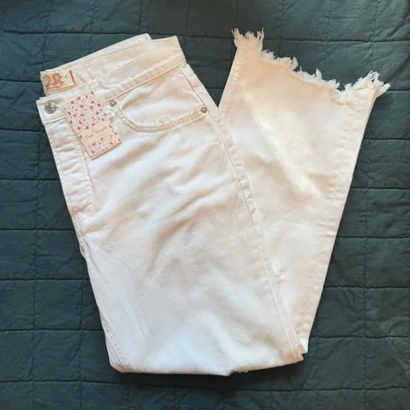 NWT We The Free White Distressed Cropped Flare Jeans Size 28 - Picture 10 of 15